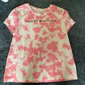 TOMMY HILFIGER T-shirt, Size large.